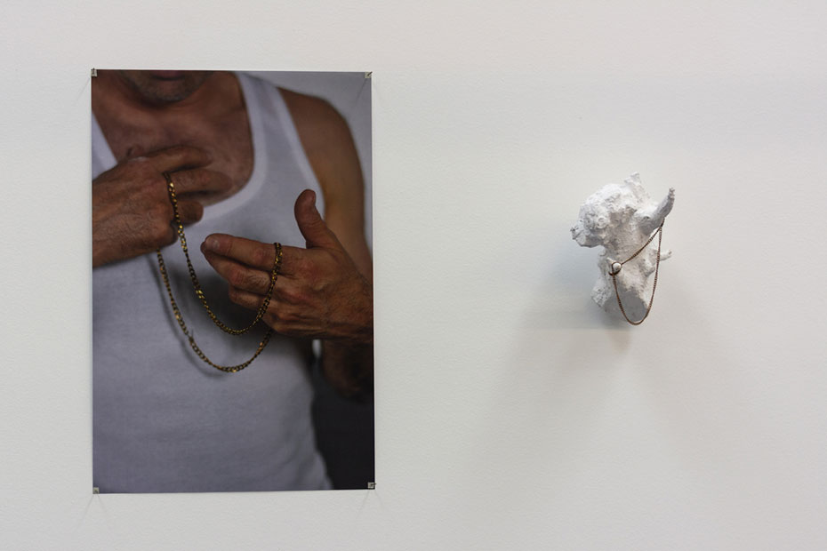 BAJO LA PIEL. TRASLACIONES Y DISONANCIAS