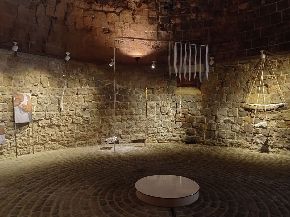 BAJO LA PIEL. TRASLACIONES Y DISONANCIAS