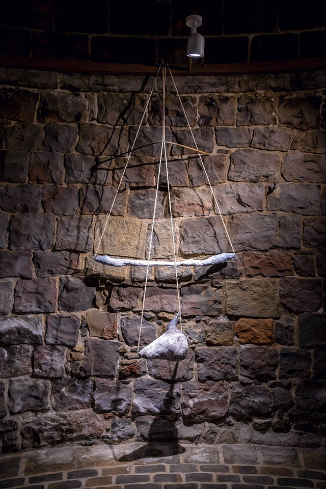 BAJO LA PIEL. TRASLACIONES Y DISONANCIAS